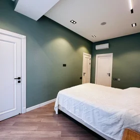 In Baku 185.0 m² apartment is for sale - Image 2