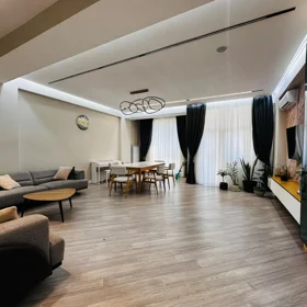 In Baku 185.0 m² apartment is for sale - Image 3