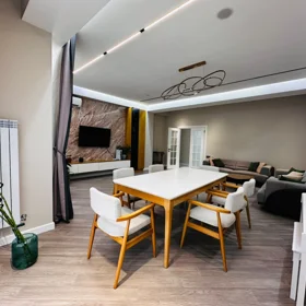 In Baku 185.0 m² apartment is for sale - Image 4