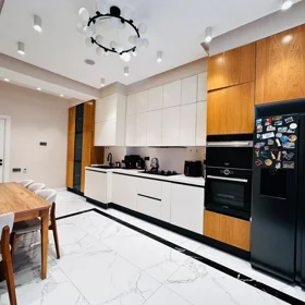 In Baku 185.0 m² apartment is for sale - Image 6