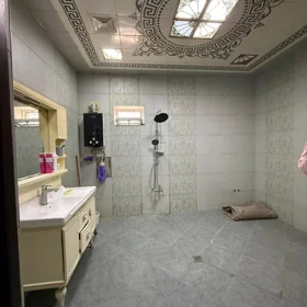 In Binəqədi rayonu 340.0 m² house with 5.0 rooms is for sale - Image 2