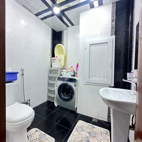 In Baku 140.0 m² apartment is for sale - Image 10