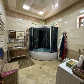In Binəqədi rayonu 220.0 m² house with 5.0 rooms is for sale - Image 4