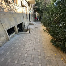 In Səbail rayonu 60.0 m² commercial is for sale - Image 2