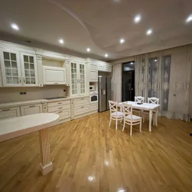In Baku 200.0 m² apartment is for rent - Image 8