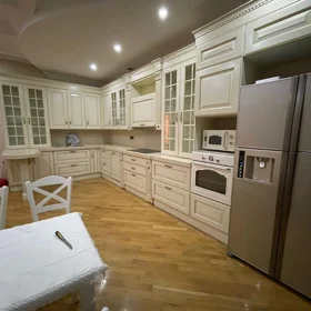In Baku 200.0 m² apartment is for rent - Image 9