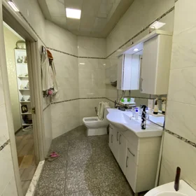 In Baku 100.0 m² apartment is for sale - Image 6