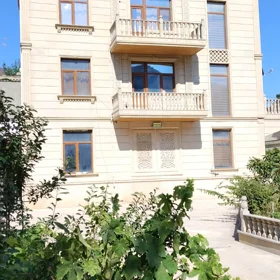 In Baku 472.0 m² house with 8.0 rooms is for rent - Image 4