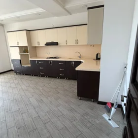 In Baku 180.0 m² apartment is for rent - Image 5