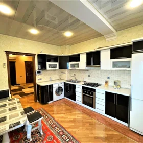 In Baku 130.0 m² apartment is for rent - Image 2