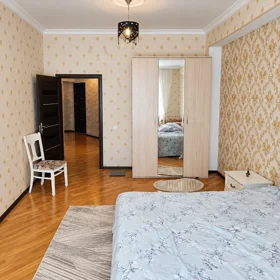 In Baku 110.0 m² apartment is for sale - Image 6