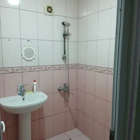 In Baku 70.0 m² apartment is for rent - Image 4