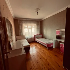 In Baku 90.0 m² apartment is for rent - Image 8