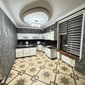 In nan 185.0 m² house with 5.0 rooms is for rent - Image 7
