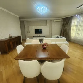 In Baku 175.0 m² apartment is for rent - Image 4