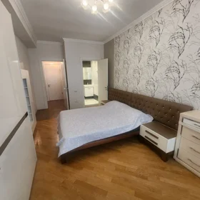 In Baku 175.0 m² apartment is for rent - Image 5