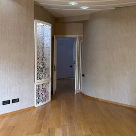 In Baku 185.0 m² apartment is for sale - Image 3