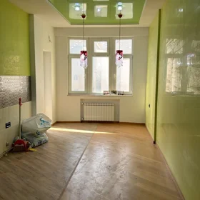 In Baku 185.0 m² apartment is for sale - Image 9