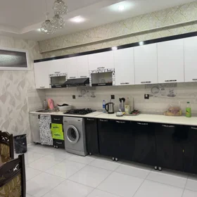 In Baku 100.0 m² apartment is for sale - Image 2