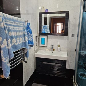 In Baku 100.0 m² apartment is for sale - Image 2