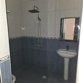 In Baku 180.0 m² house with 6.0 rooms is for rent - Image 2