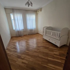 In Baku 180.0 m² house with 6.0 rooms is for rent - Image 7
