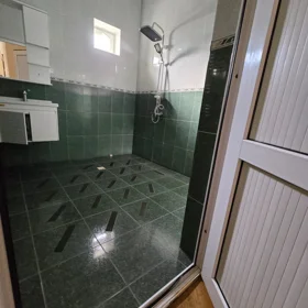 In Baku 180.0 m² house with 6.0 rooms is for rent - Image 8