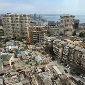 In Baku 182.0 m² apartment is for sale - Image 5