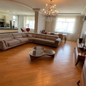 In Baku 158.0 m² apartment is for sale - Image 3