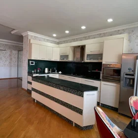 In Baku 158.0 m² apartment is for sale - Image 8