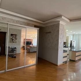 In Baku 158.0 m² apartment is for sale - Image 9