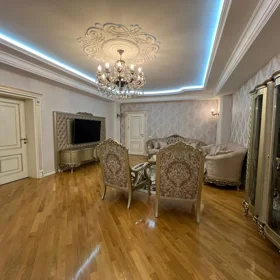 In Baku 207.0 m² apartment is for sale - Image 2