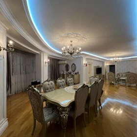In Baku 207.0 m² apartment is for sale - Image 3