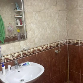In Baku 700.0 m² house with 3.0 rooms is for rent - Image 4