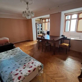 In Baku 60.0 m² apartment is for sale - Image 2