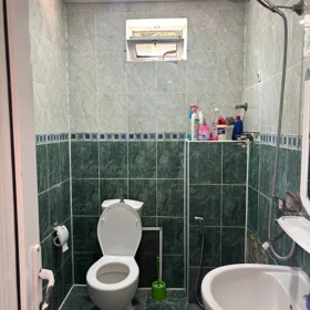 In Baku 100.0 m² house with 4.0 rooms is for sale - Image 2