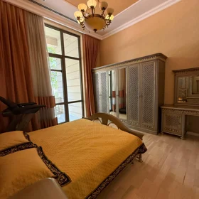 In Baku 200.0 m² apartment is for sale - Image 6