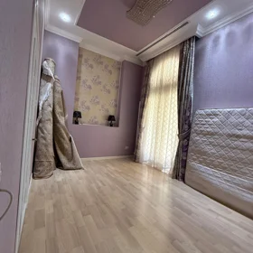 In Baku 200.0 m² apartment is for sale - Image 8