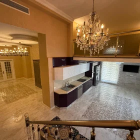 In Baku 200.0 m² apartment is for sale - Image 10