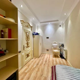 In Baku 286.0 m² apartment is for rent - Image 2