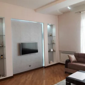 In Baku 110.0 m² apartment is for rent - Image 4