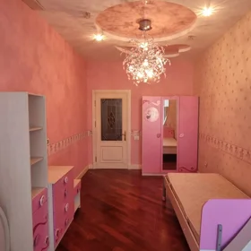 In Baku 137.0 m² apartment is for rent - Image 2