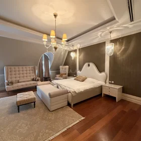 In Baku 350.0 m² apartment is for rent - Image 8