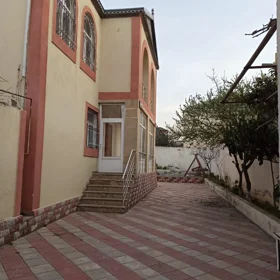 In Baku 300.0 m² house with 8.0 rooms is for sale - Image 3