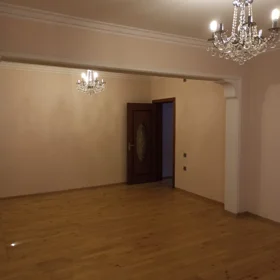 In Baku 300.0 m² house with 8.0 rooms is for sale - Image 9