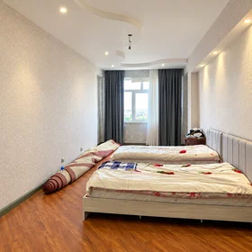 In Baku 131.0 m² apartment is for sale - Image 9