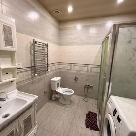 In Baku 90.0 m² apartment is for rent - Image 2