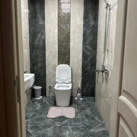 In Baku 140.0 m² apartment is for rent - Image 2