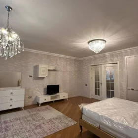 In Baku 140.0 m² apartment is for rent - Image 3