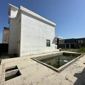 In nan 300.0 m² house with 5.0 rooms is for sale - Image 2